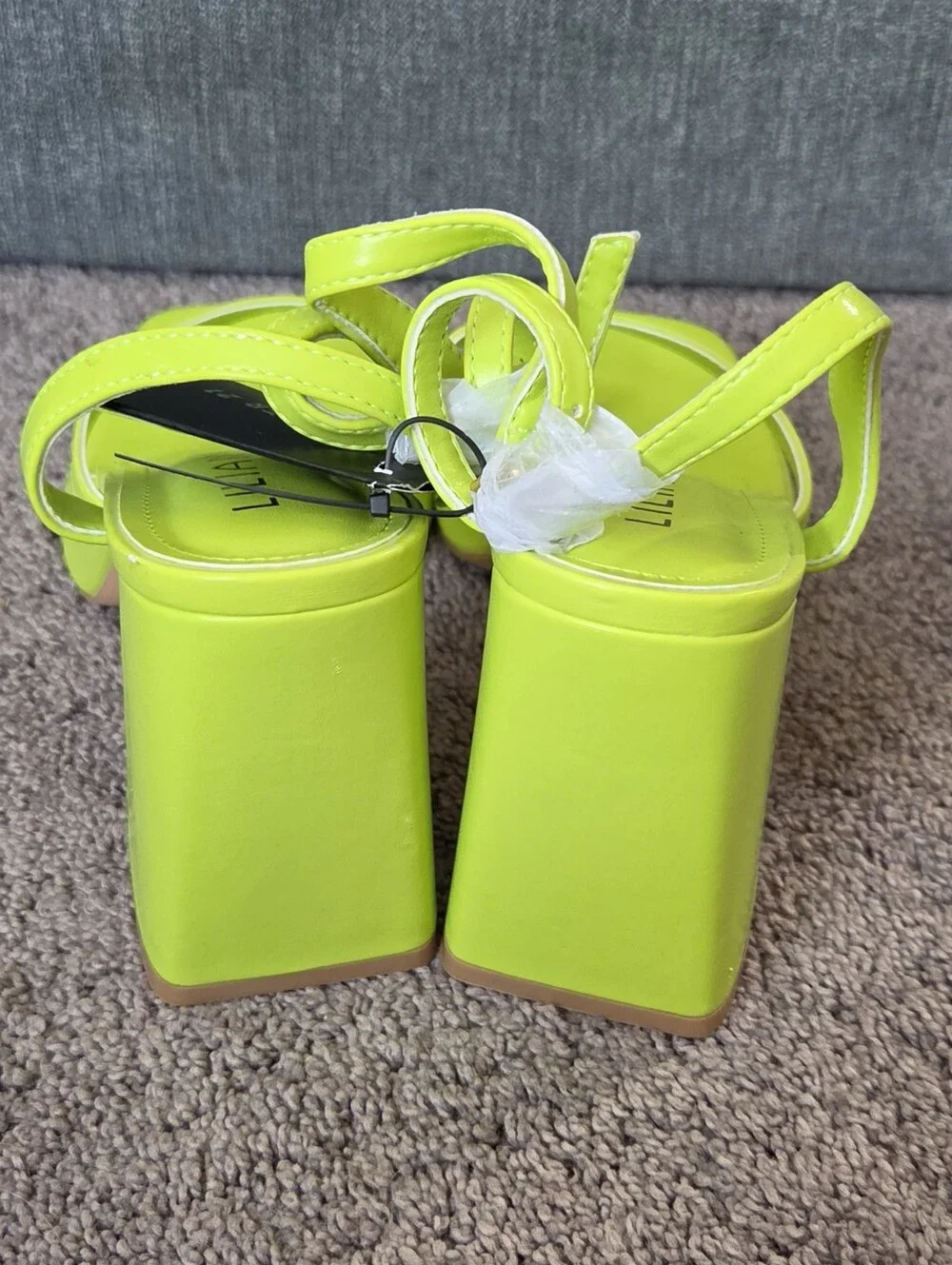 Forever 21 Neon Lime Green Strappy Platform Block Heels Size 5.5 NWB